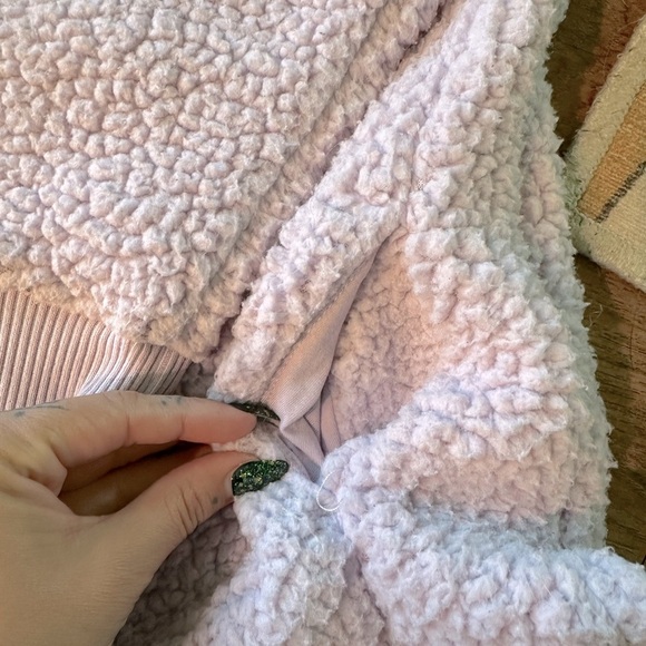 Aerie Dream Sherpa Lilac Color, Quarter Zip, size Med. like new - Picture 2 of 7